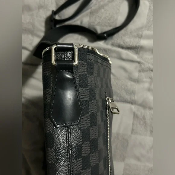 Louis Vuitton Damier Graphite Mick MM - Picture 6 of 9